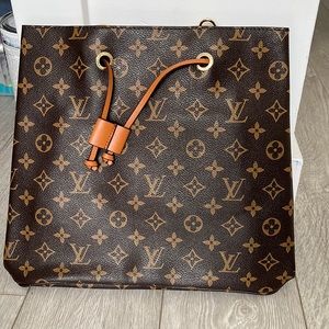 Louise Vuitton Bag (not authentic)